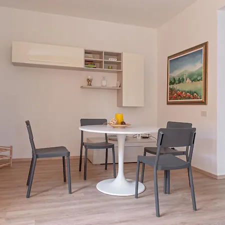 Casa In Campagna Vicino A Apartamento